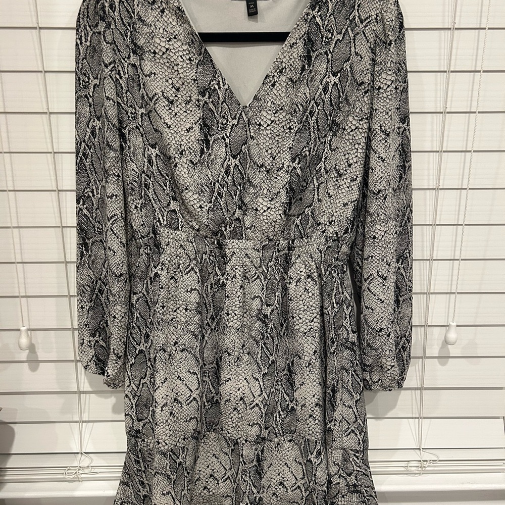 Banana republic medium petite snake print dress